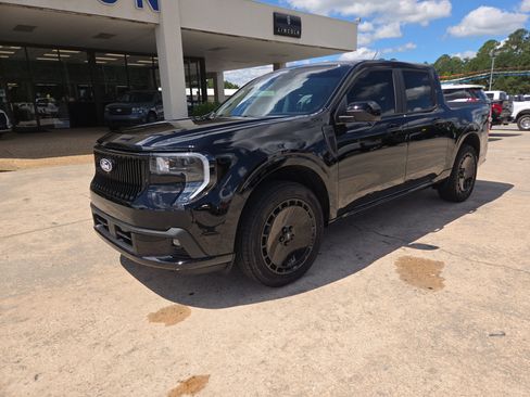 Used 2026 Ford Maverick Lobo AWD/4WD image 2