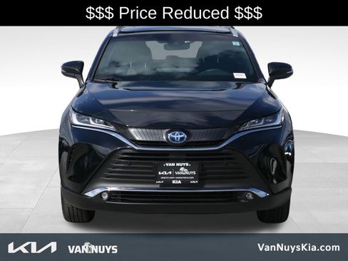 Used 2024 Toyota Venza XLE image 8