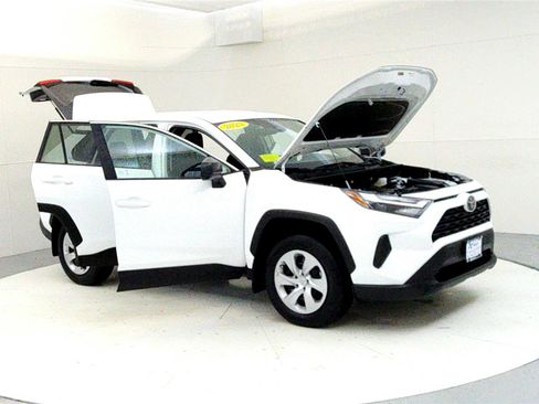 Used 2023 Toyota RAV4 LE image 12
