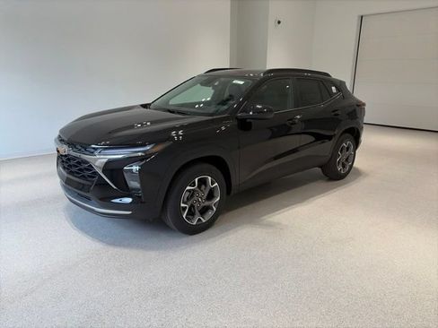 New 2026 Chevrolet Trax LT w/ Driver Confidence Package FWD image 3