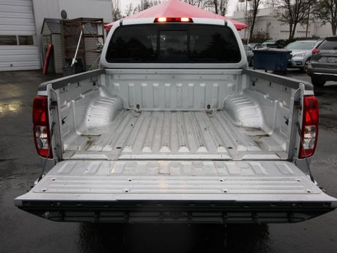 Used 2014 Nissan Frontier SV image 30