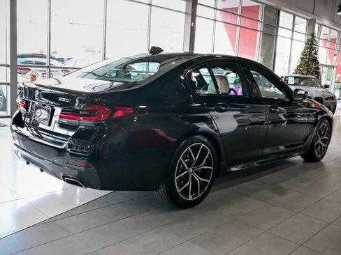Used 2022 BMW 530i xDrive w/ M Sport Package image 5