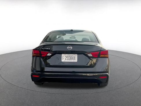 Used 2025 Nissan Altima 2.5 SV FWD image 12
