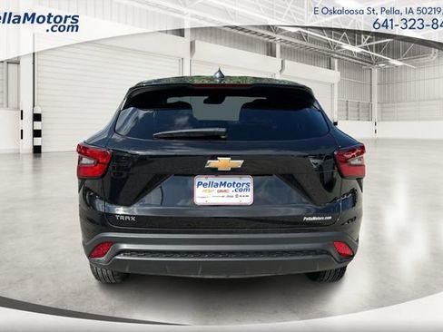 Used 2026 Chevrolet Trax LS FWD image 4