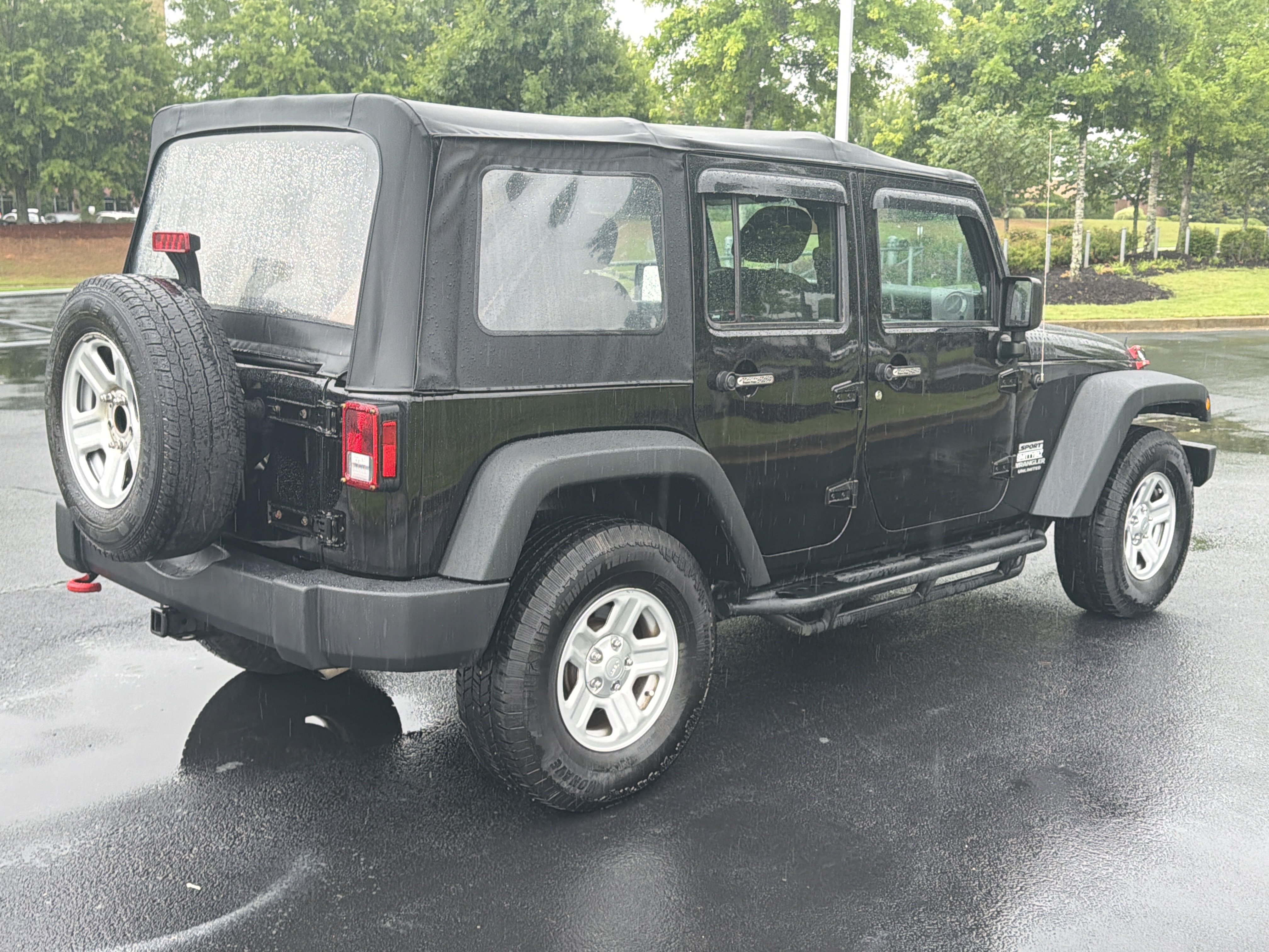 Used 2016 Jeep Wrangler Unlimited Sport w/ Connectivity Group AWD/4WD image 9