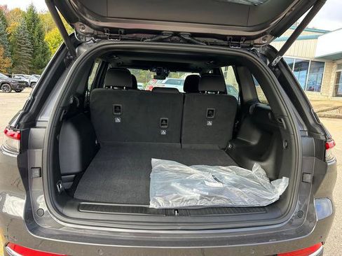 New 2025 Jeep Grand Cherokee 4WD image 19