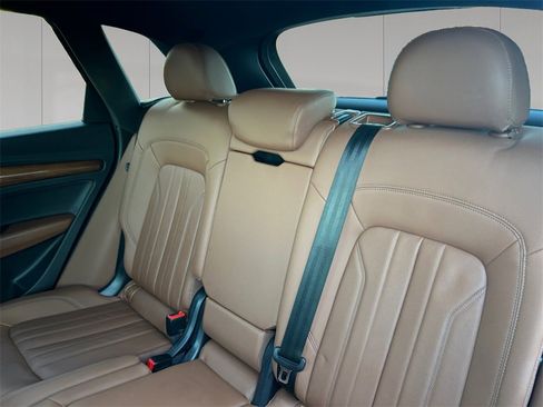 Used 2022 Audi Q5 2.0T Premium image 16