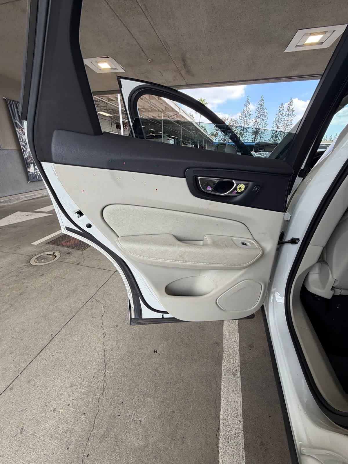 Used 2020 Volvo XC60 T5 Momentum FWD image 16