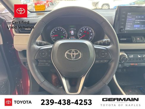Used 2021 Toyota RAV4 XLE Premium image 19