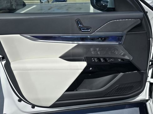 New 2026 BMW 750e xDrive AWD/4WD image 17