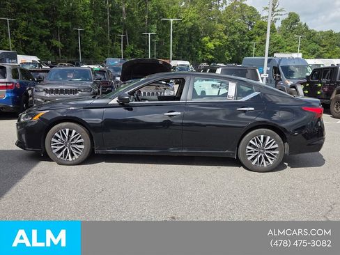 Used 2025 Nissan Altima 2.5 SV FWD image 4