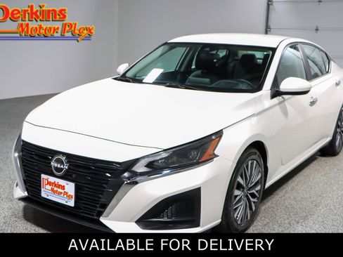 Used 2023 Nissan Altima 2.5 SV image 1