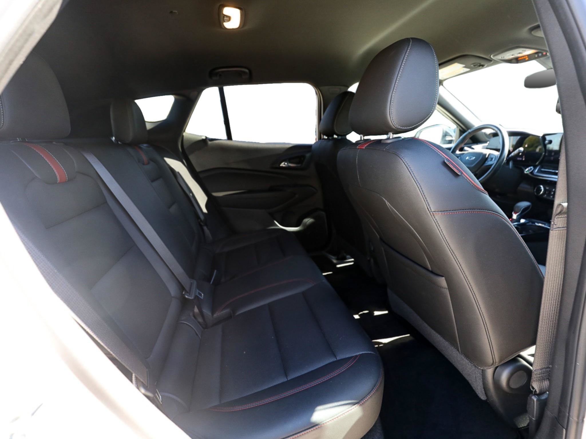 Used 2025 Chevrolet Trax RS FWD image 22