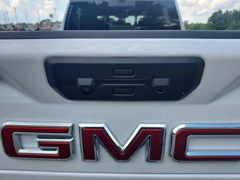 New 2026 GMC Sierra 2500 Denali w/ Denali Reserve Package AWD/4WD image 9