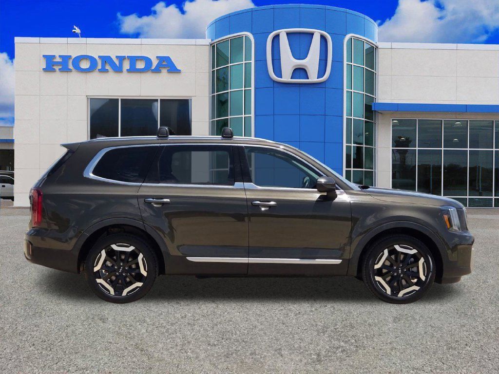 Used 2025 Kia Telluride S AWD/4WD image 2