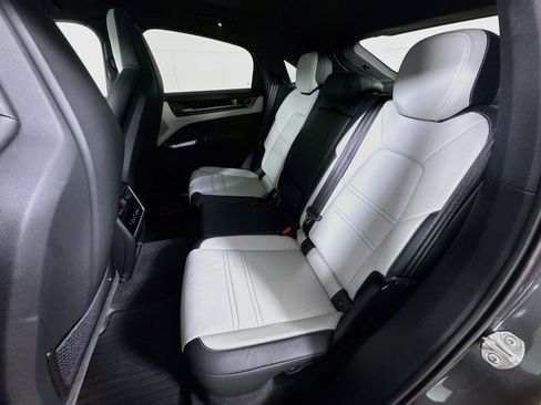 Certified 2024 Porsche Cayenne S AWD/4WD image 21
