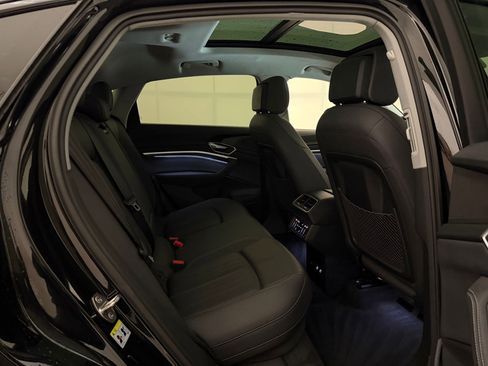 Certified 2021 Audi e-tron Premium Plus w/ Premium Plus Package AWD/4WD image 28