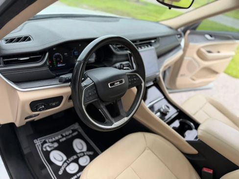 Used 2021 Jeep Grand Cherokee L Limited AWD/4WD image 9
