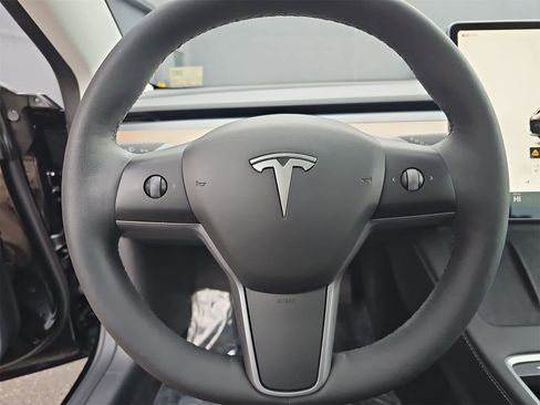 Used 2023 Tesla Model 3 Standard Range image 19