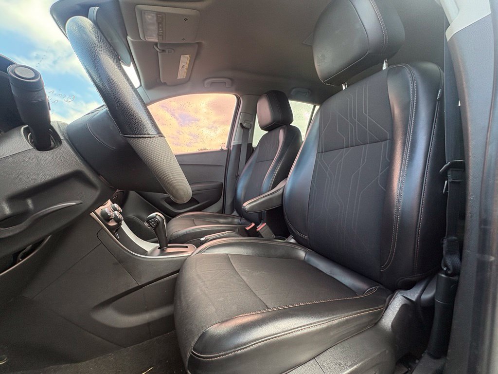 Used 2019 Chevrolet Trax LT w/ LT Convenience Package FWD image 12