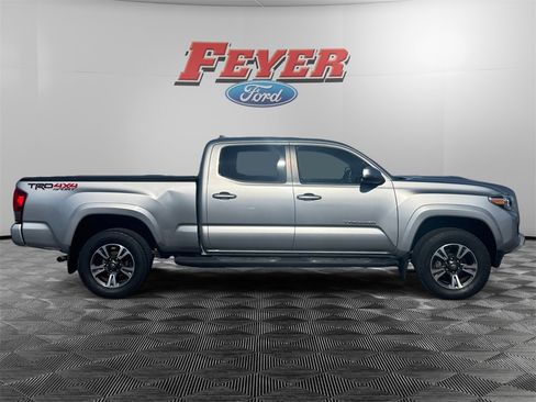 Used 2017 Toyota Tacoma TRD Sport w/ Tow Package image 6