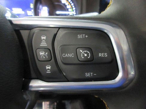 Used 2024 Jeep Wrangler Unlimited Sahara w/ Technology Group AWD/4WD image 18