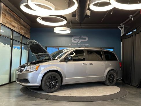 Used 2018 Dodge Grand Caravan SE w/ UConnect Hands-Free Group FWD image 25