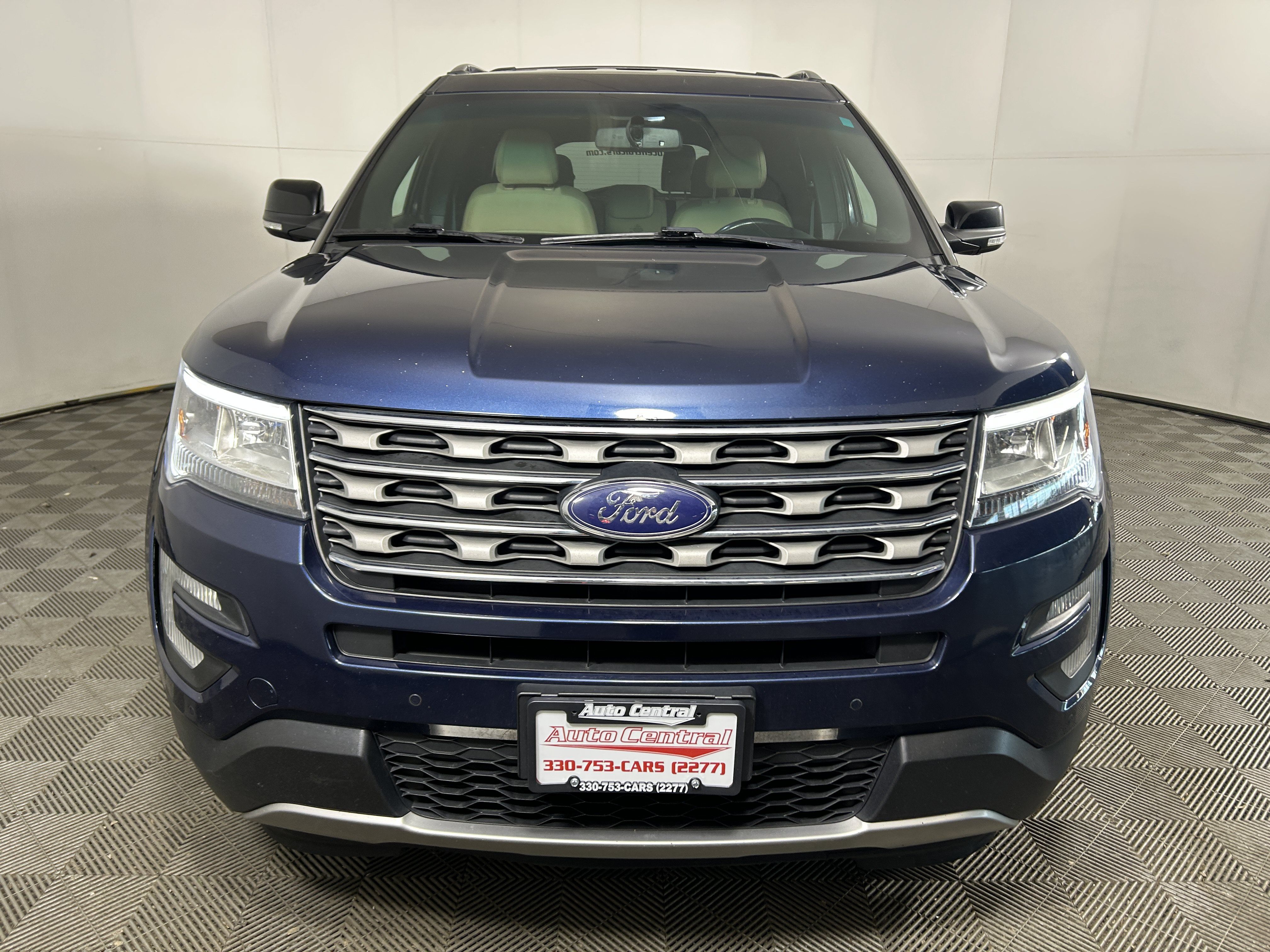 Used 2017 Ford Explorer XLT w/ Equipment Group 201A AWD/4WD image 7