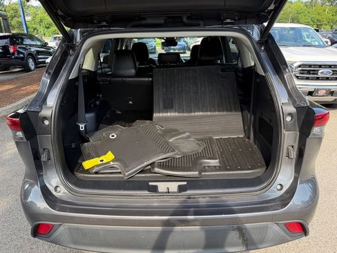 Used 2023 Toyota Highlander XLE AWD/4WD image 27