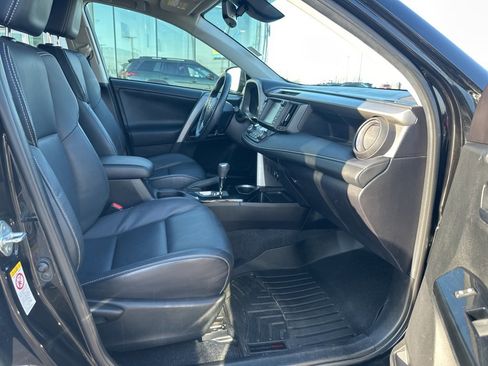 Used 2018 Toyota RAV4 Limited image 7