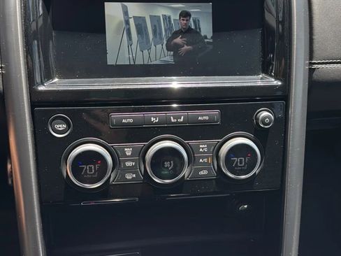 Used 2020 Land Rover Discovery HSE image 64