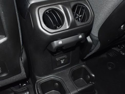Used 2024 Jeep Wrangler Unlimited Rubicon w/ Convenience Group AWD/4WD image 28