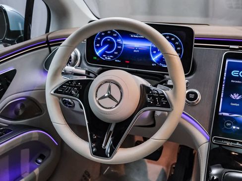 Certified 2022 Mercedes-Benz EQS 450+ Sedan w/ Exclusive Trim Package image 15