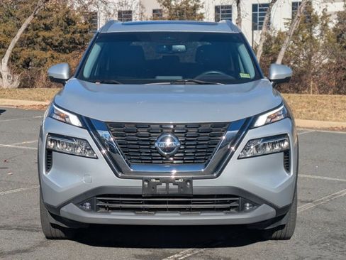 Used 2021 Nissan Rogue SL image 2