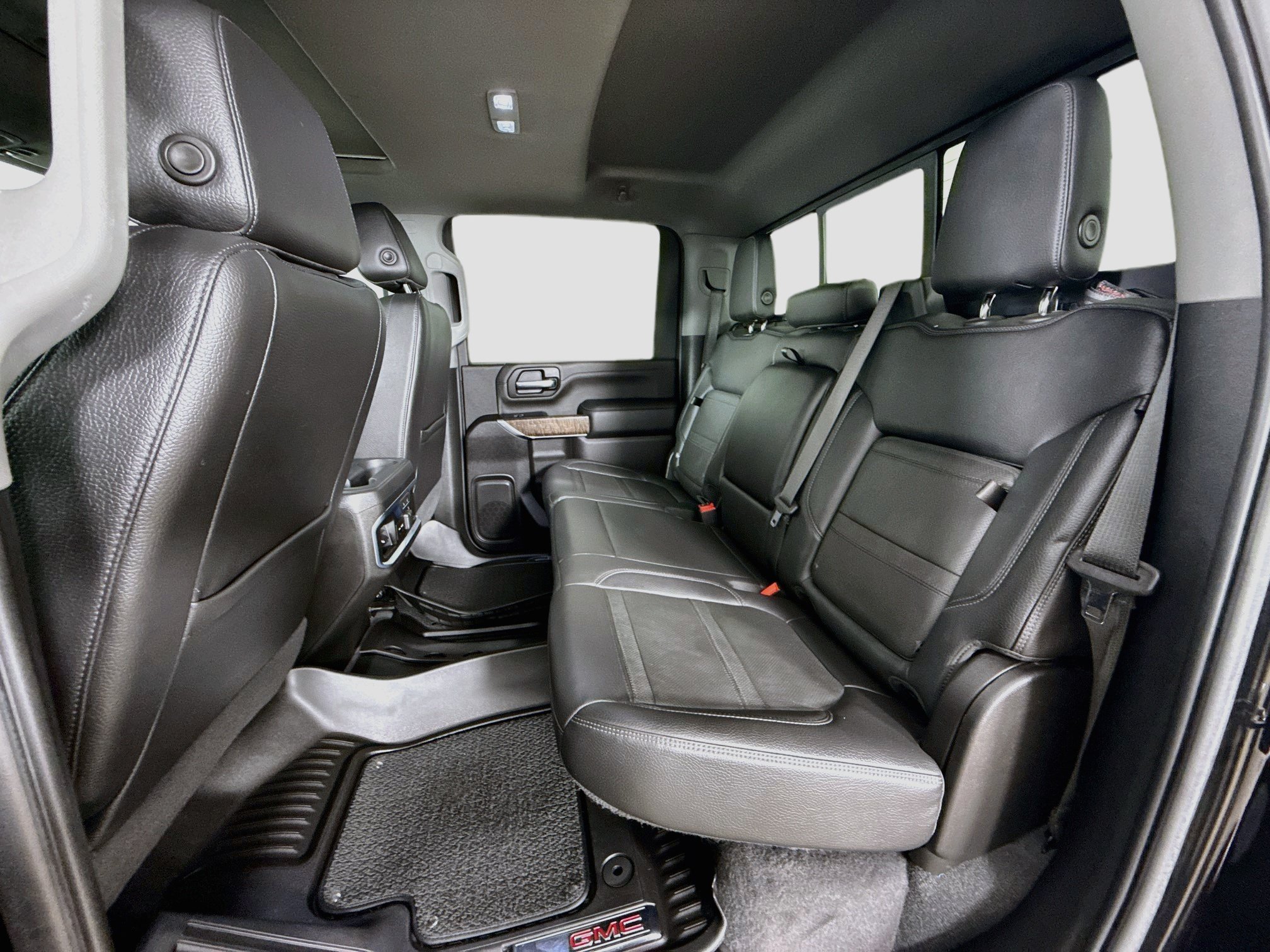 Used 2022 GMC Sierra 2500 Denali w/ Denali Black Diamond Edition AWD/4WD image 27