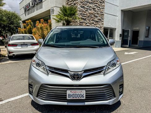 Used 2019 Toyota Sienna XLE w/ XLE Navigation Package AWD/4WD image 10