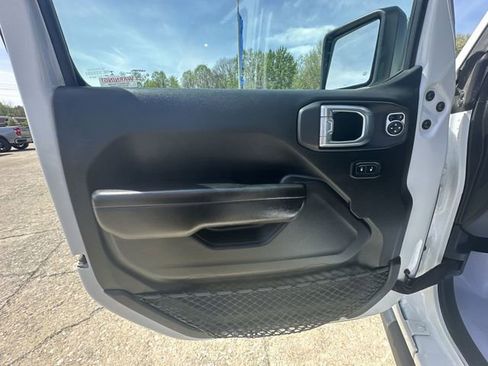 Used 2021 Jeep Gladiator Sport AWD/4WD image 23