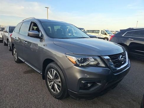 Used 2019 Nissan Pathfinder SV w/ SV Tech Package AWD/4WD image 4