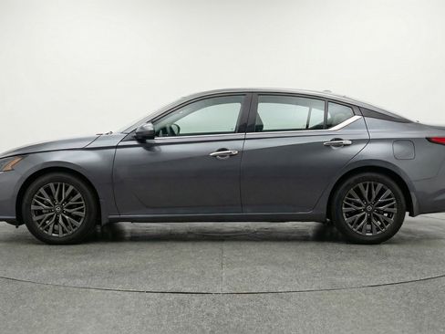 Used 2025 Nissan Altima 2.5 SV image 5