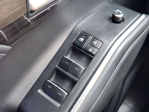 Used 2020 Toyota Highlander Limited image 32