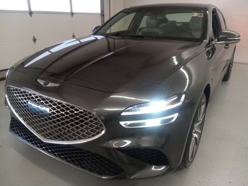 Used 2024 Genesis G70 2.5T image 7