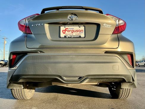Used 2021 Toyota C-HR LE image 17