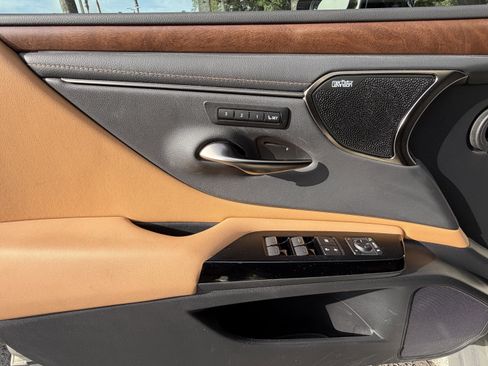 Used 2023 Lexus ES 350 Ultra Luxury w/ Accessory Package (Z2) FWD image 13
