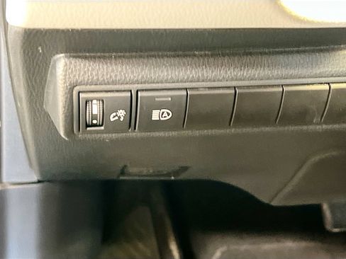 Used 2023 Toyota Corolla SE w/ Carpet Mat Package (TMS) FWD image 10