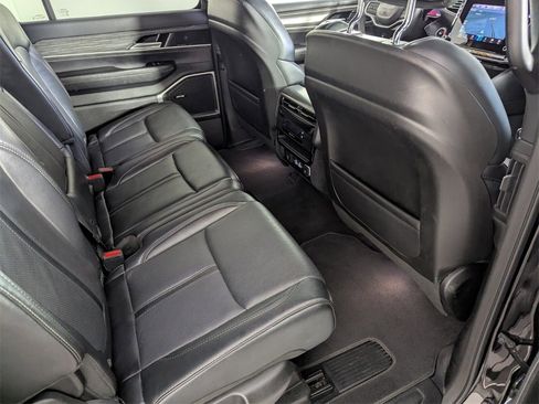 Used 2024 Jeep Wagoneer Series II image 31