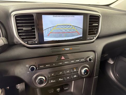 Used 2020 Kia Sportage LX image 17