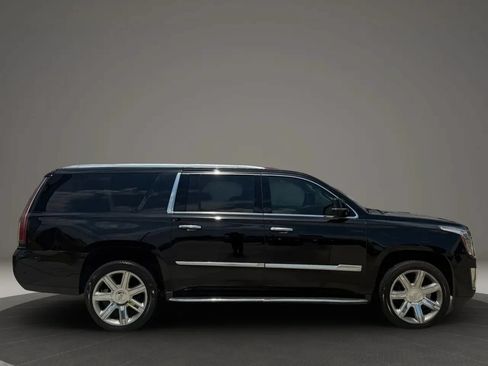 Used 2019 Cadillac Escalade ESV Luxury AWD/4WD image 9