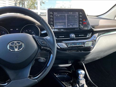 Used 2022 Toyota C-HR XLE image 6