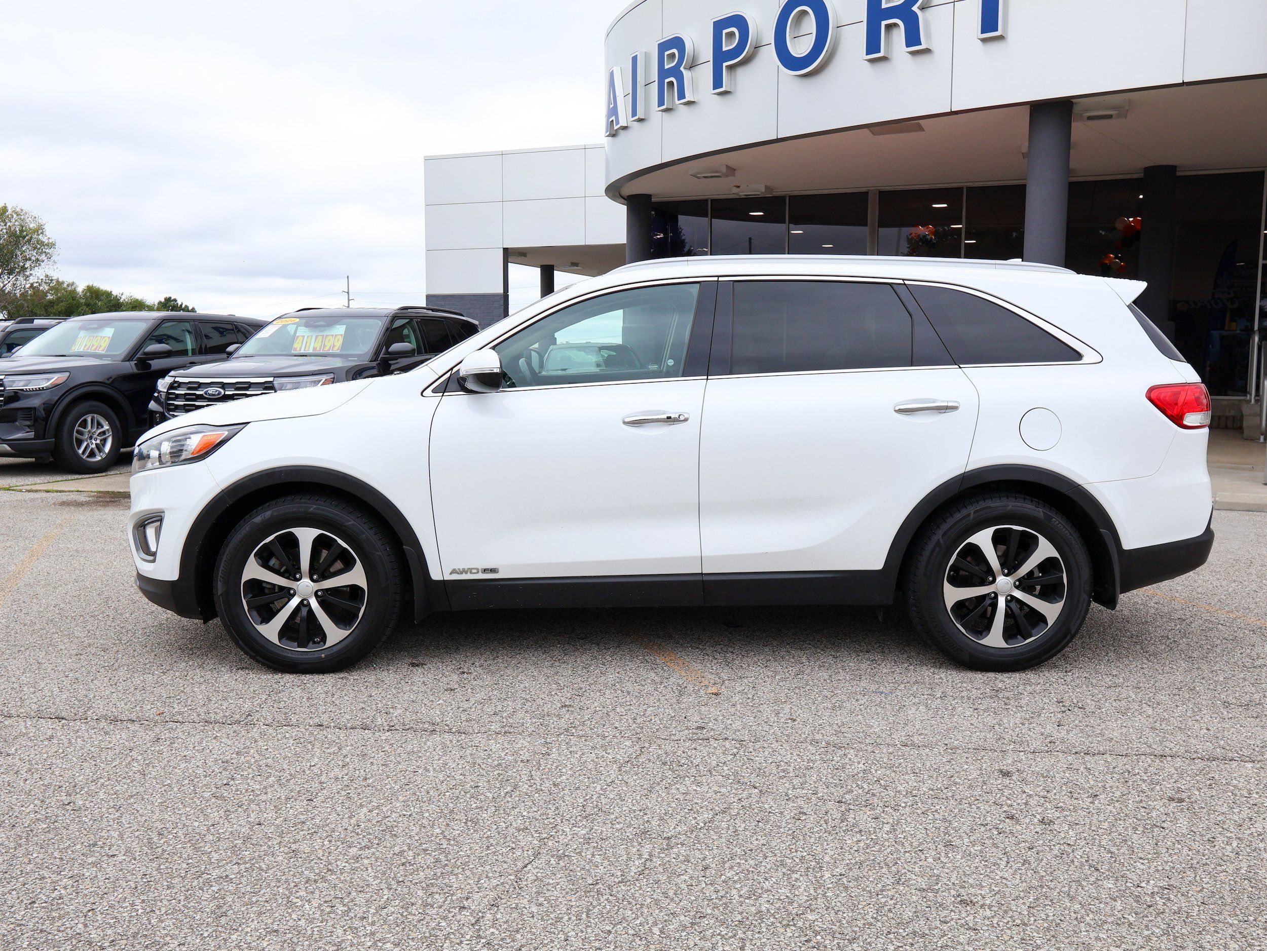 Used 2017 Kia Sorento EX AWD/4WD image 2