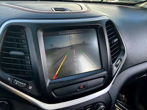 Used 2015 Jeep Cherokee Trailhawk w/ Leather Interior Group AWD/4WD image 14